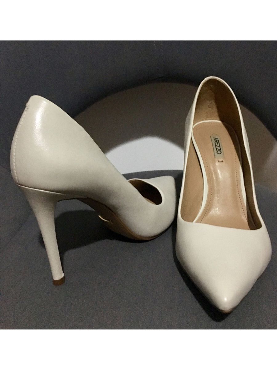 scarpin off white arezzo