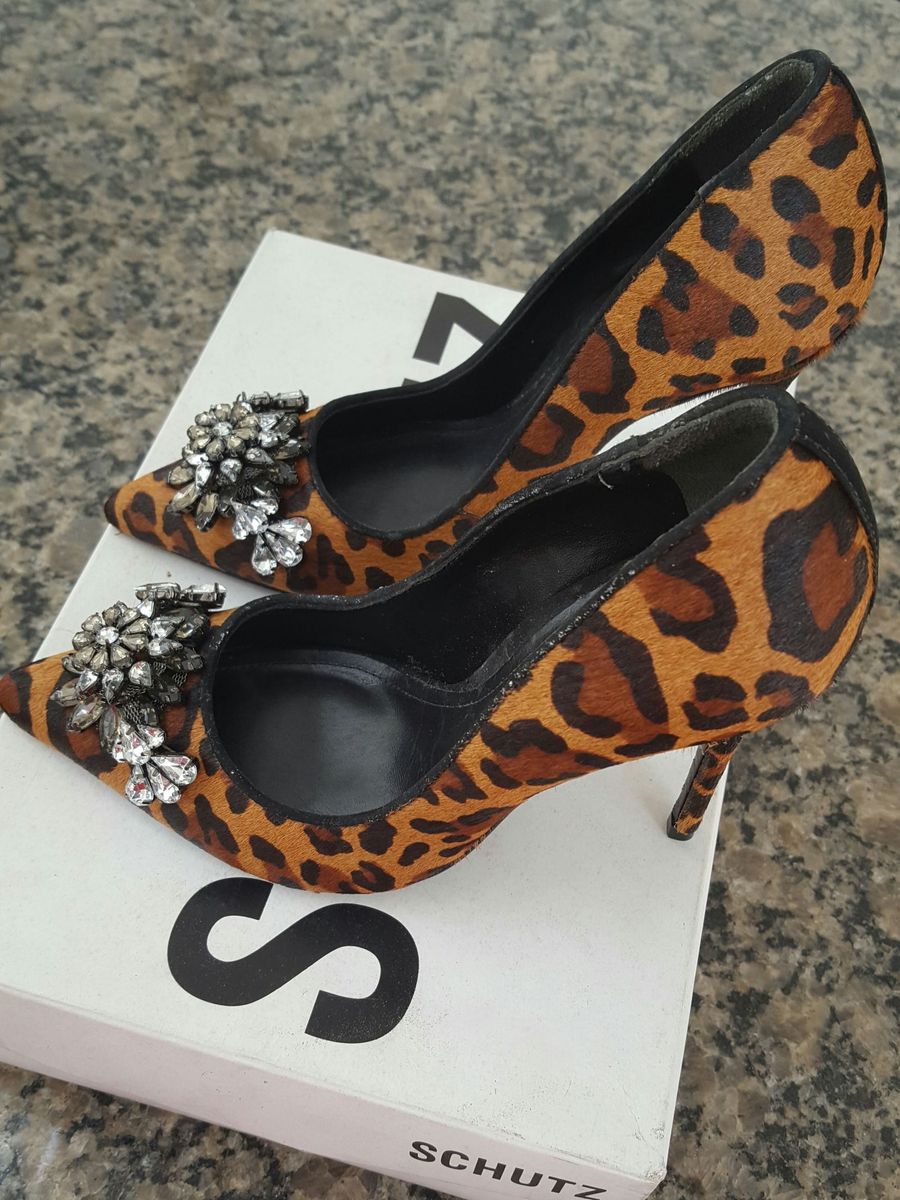 scarpin onça schutz