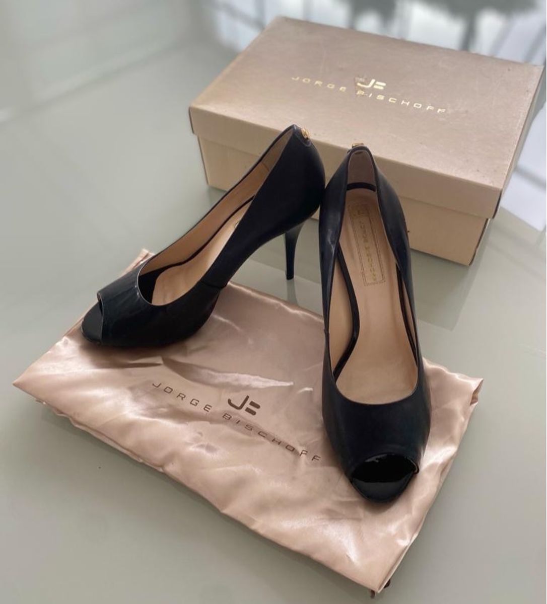 Peep toe preto jorge sales bischoff