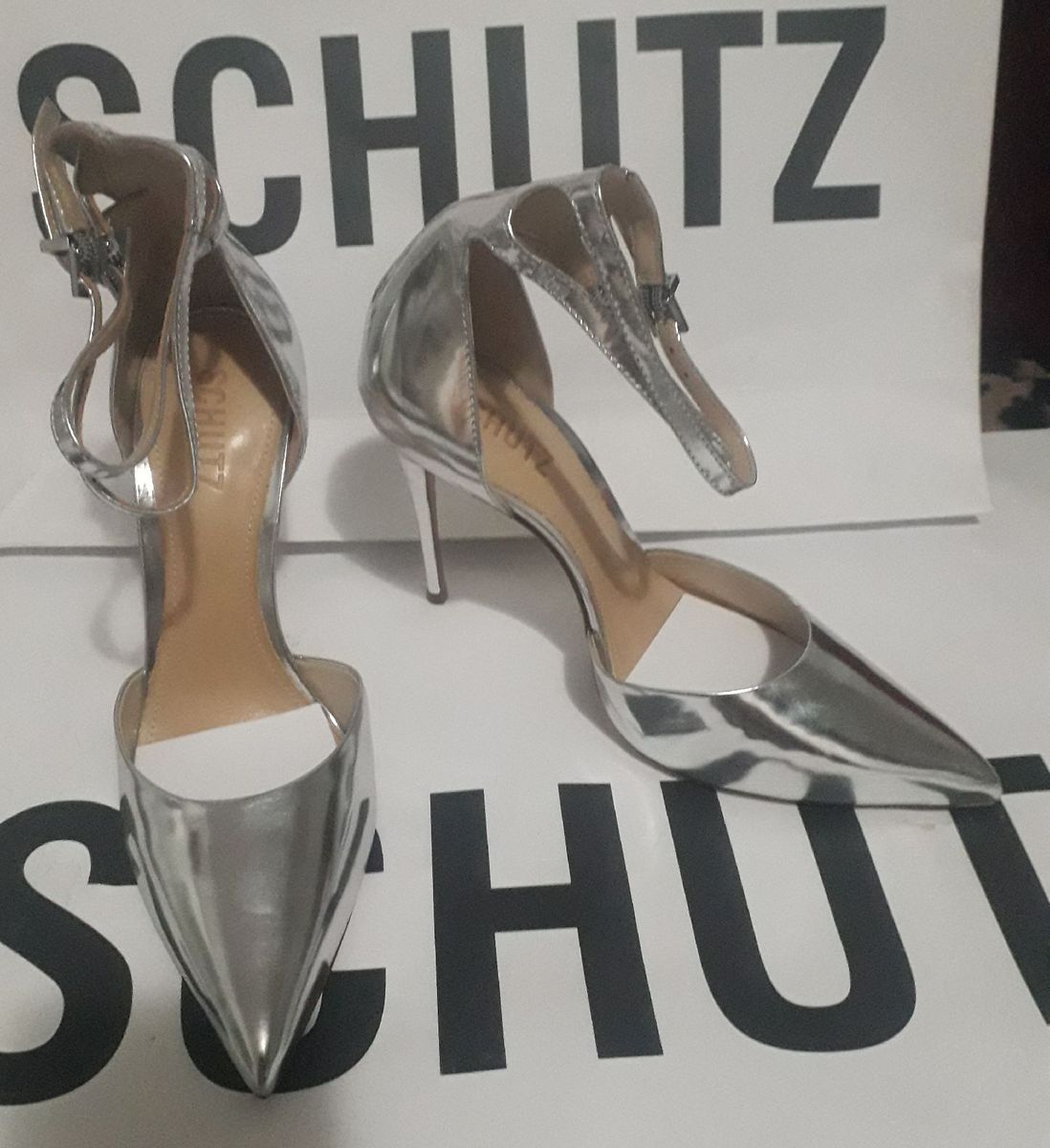 scarpin schutz prata