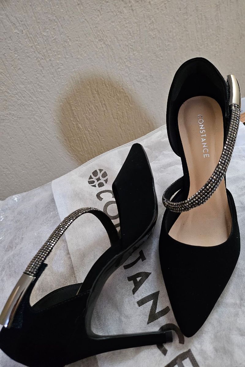 Scarpin Preto 36 da Marca Constance Novo Salto M dio Detalhe em