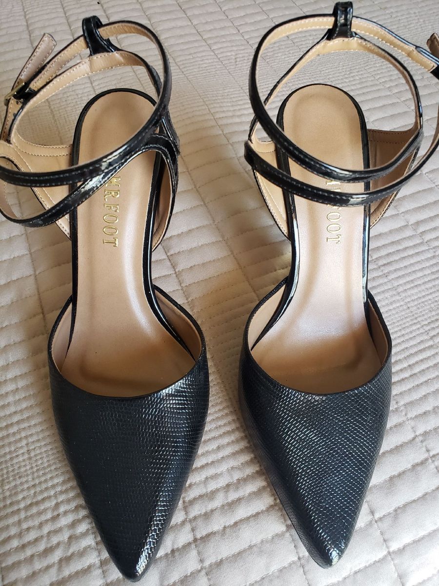 scarpin preto aberto atras