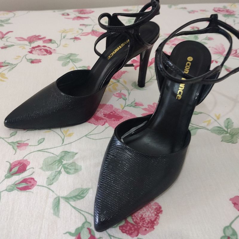 Scarpin preto hot sale constance