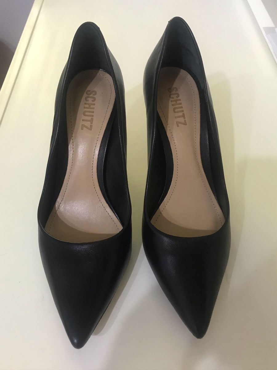 scarpin preto de couro