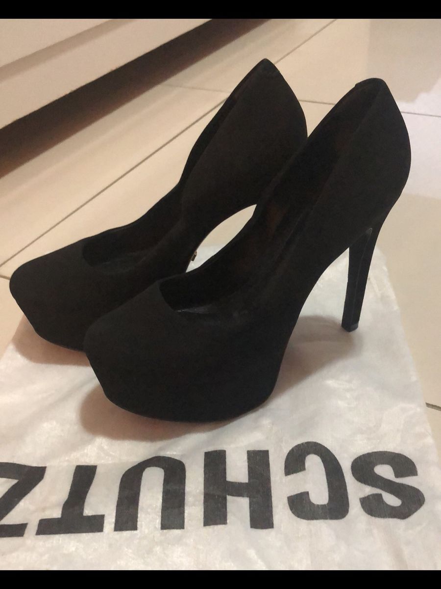 scarpin schutz preto