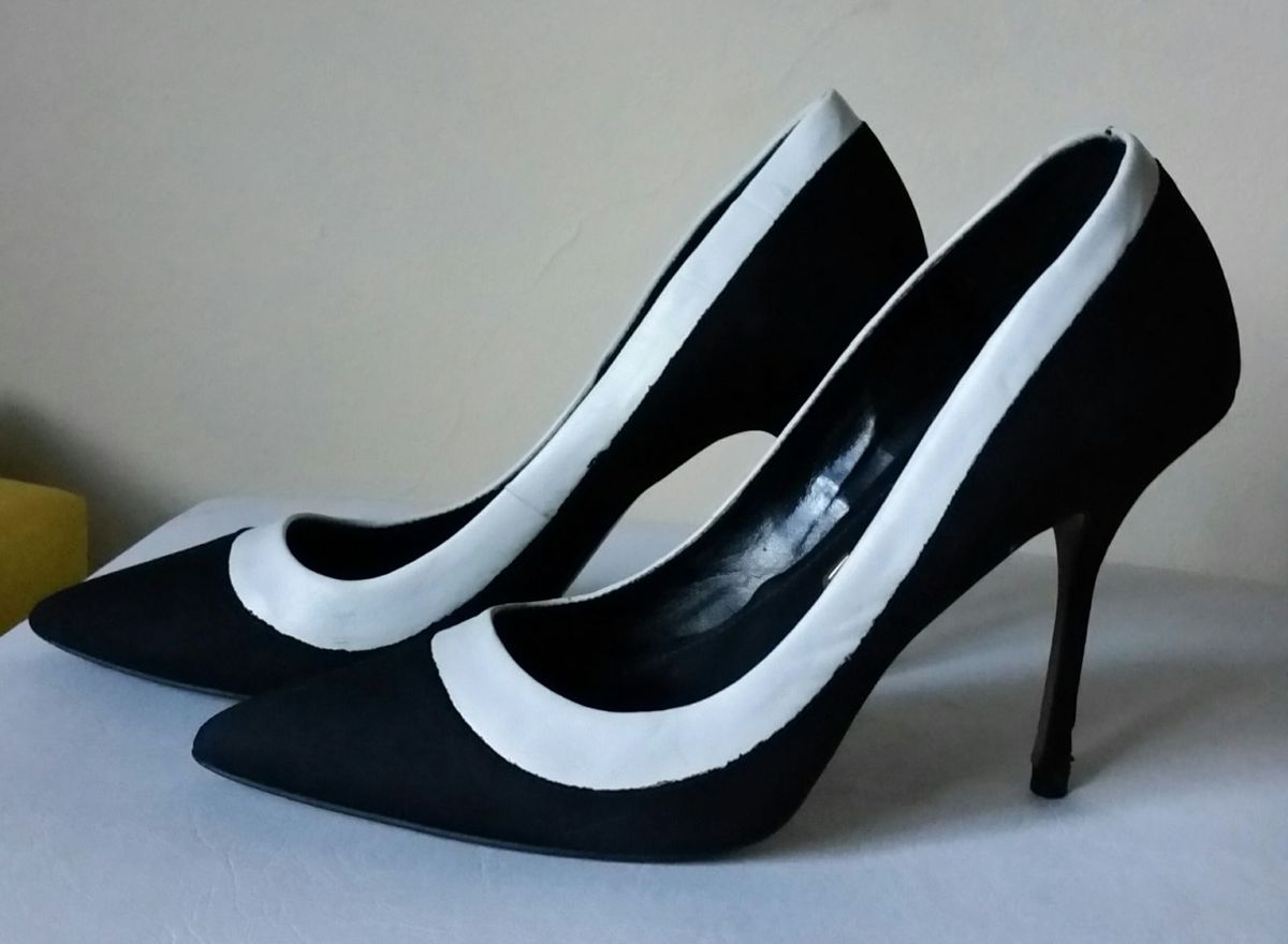 scarpin santa lolla preto e branco