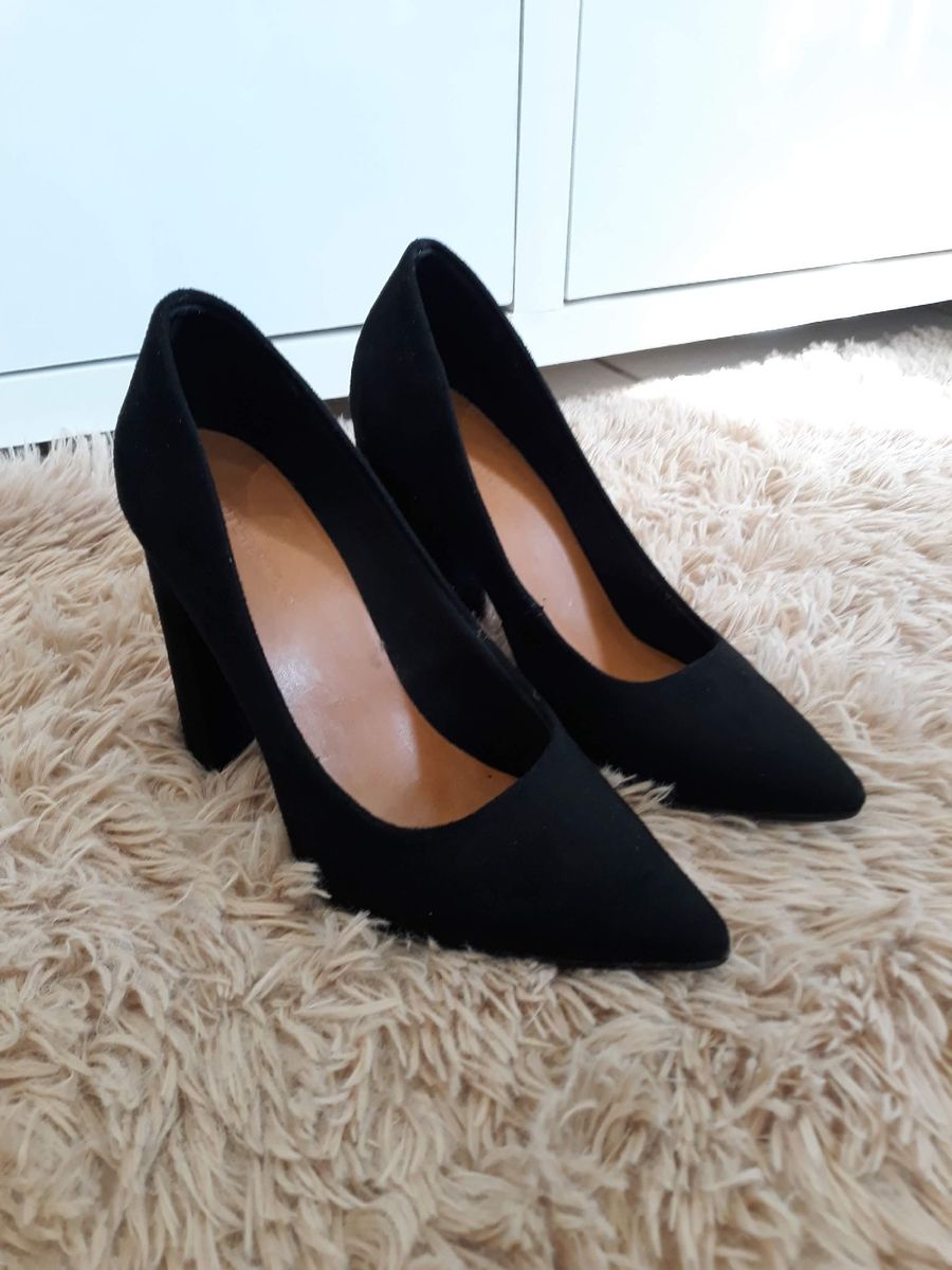 scarpin nobuck salto grosso