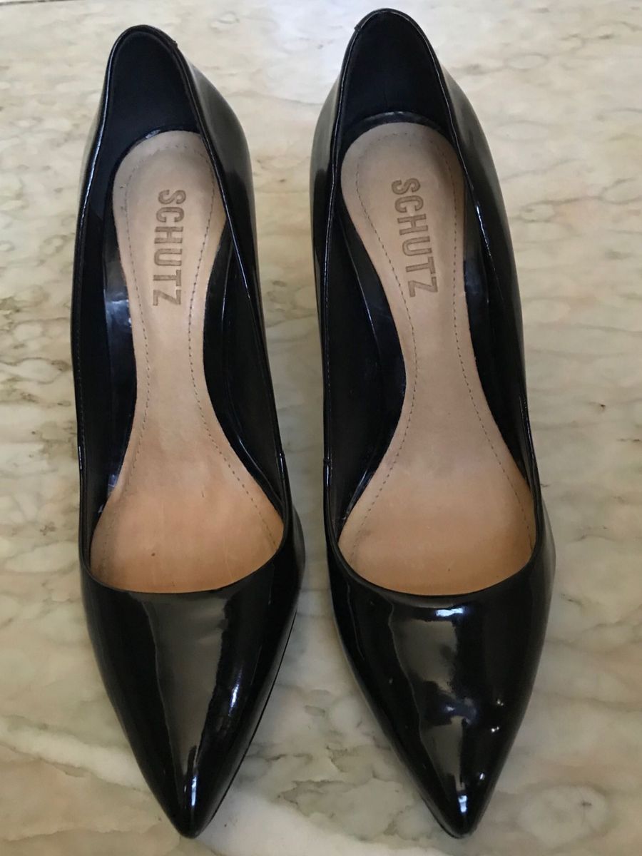 schutz scarpin preto