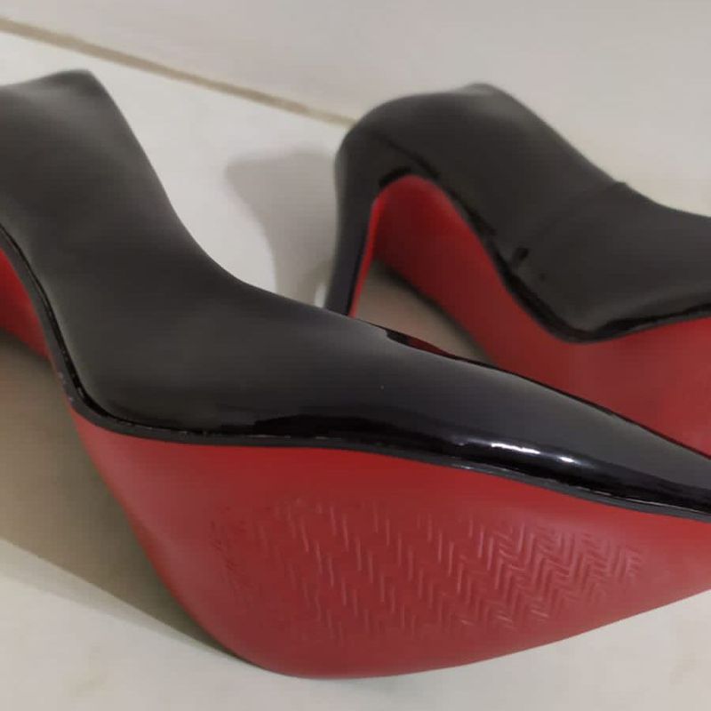 Scarpin Preto Verniz, Salto Alto 12cm, Sola Vermelha Sapato Feminino  Andressa Blos Usado 105287750 enjoei