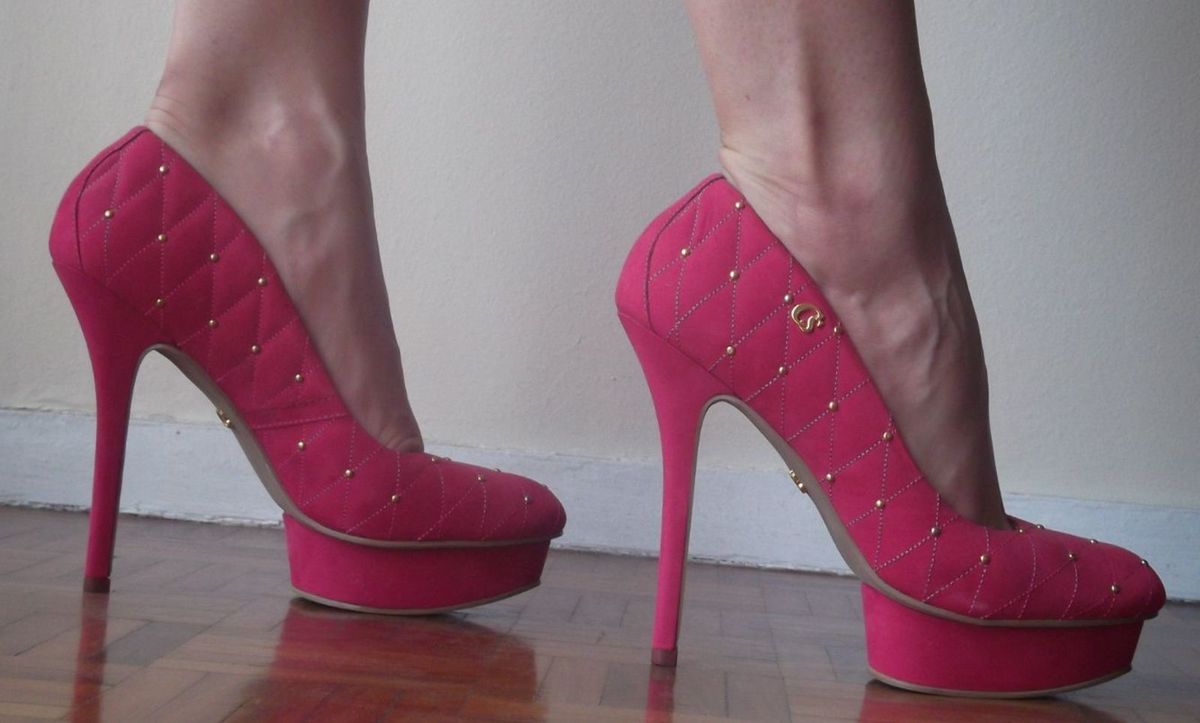 scarpin rosa carmen steffens