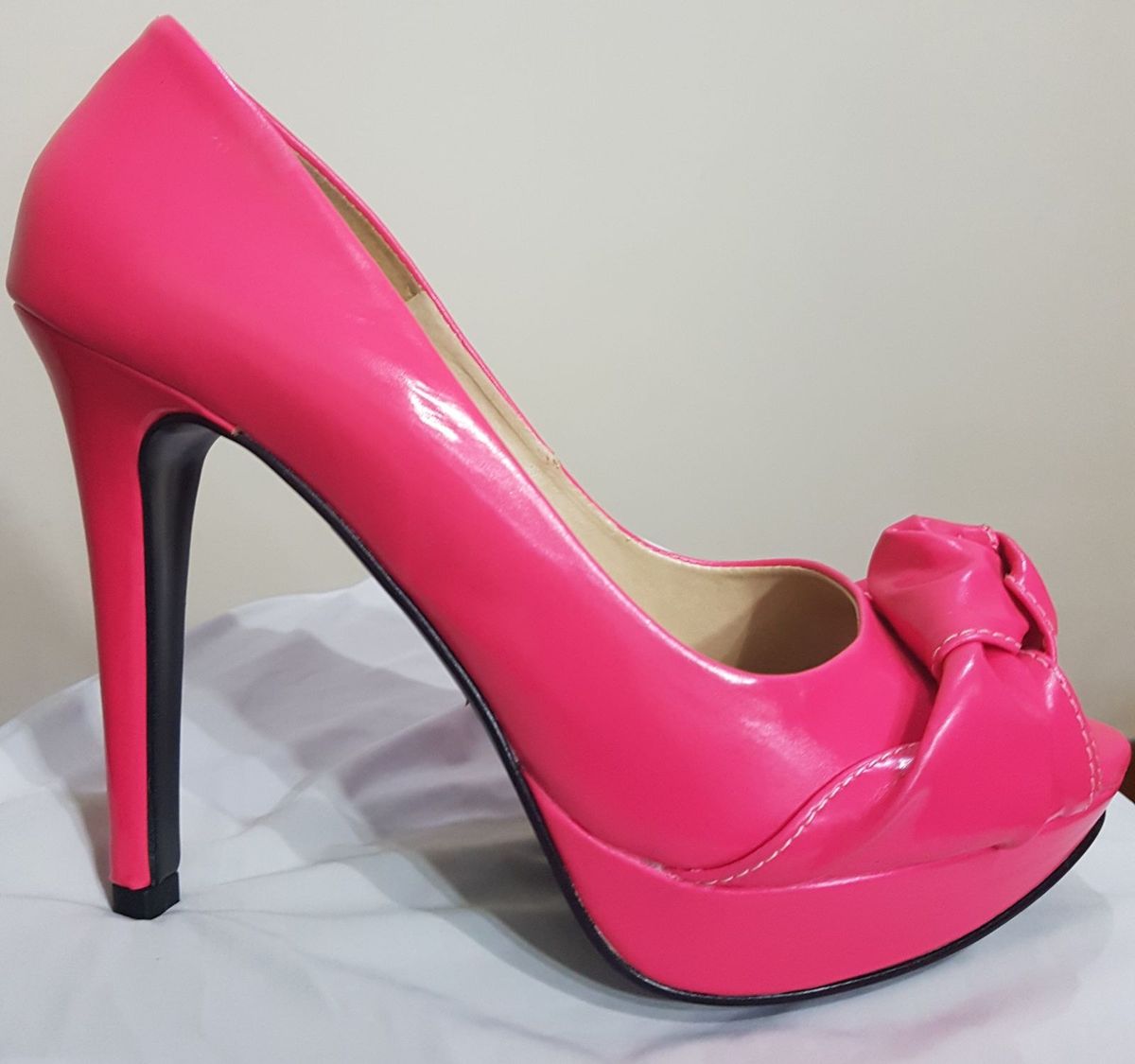 sapatos rosa choque