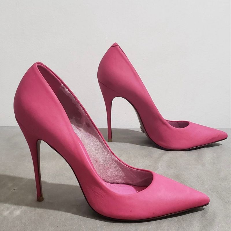 Scarpin rosa sale schutz