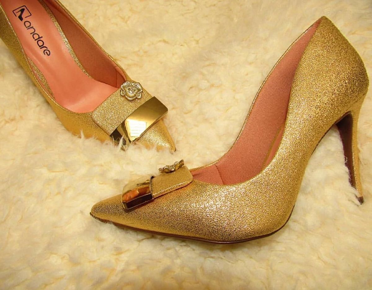 sapato feminino dourado para festa