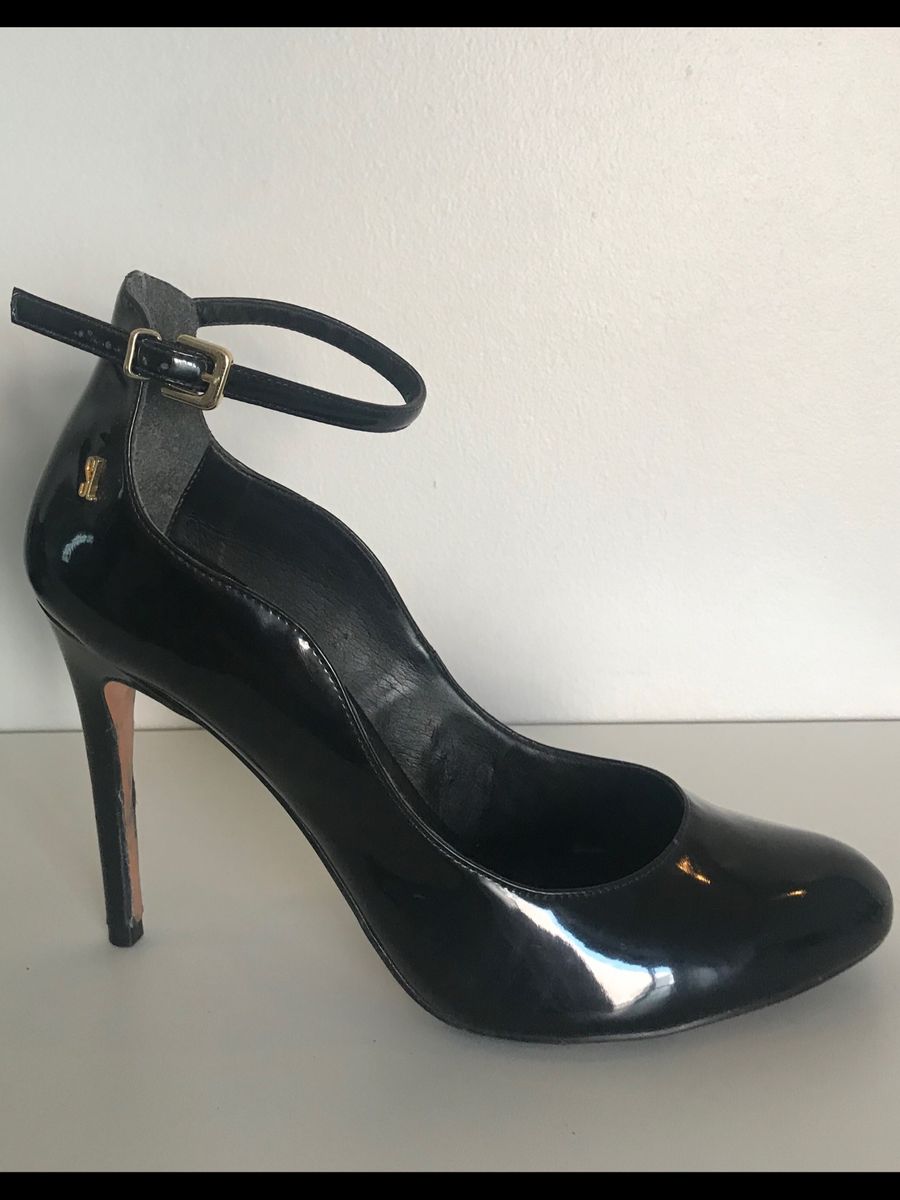 scarpin preto verniz santa lolla