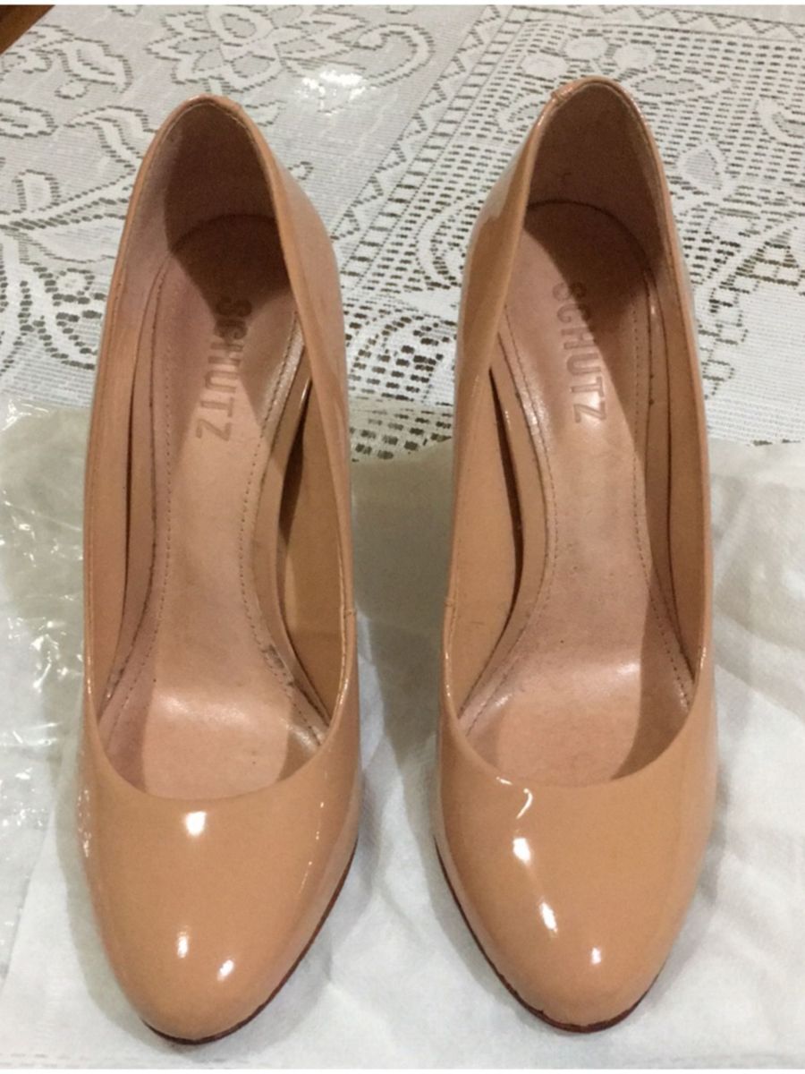 scarpin bege bico redondo