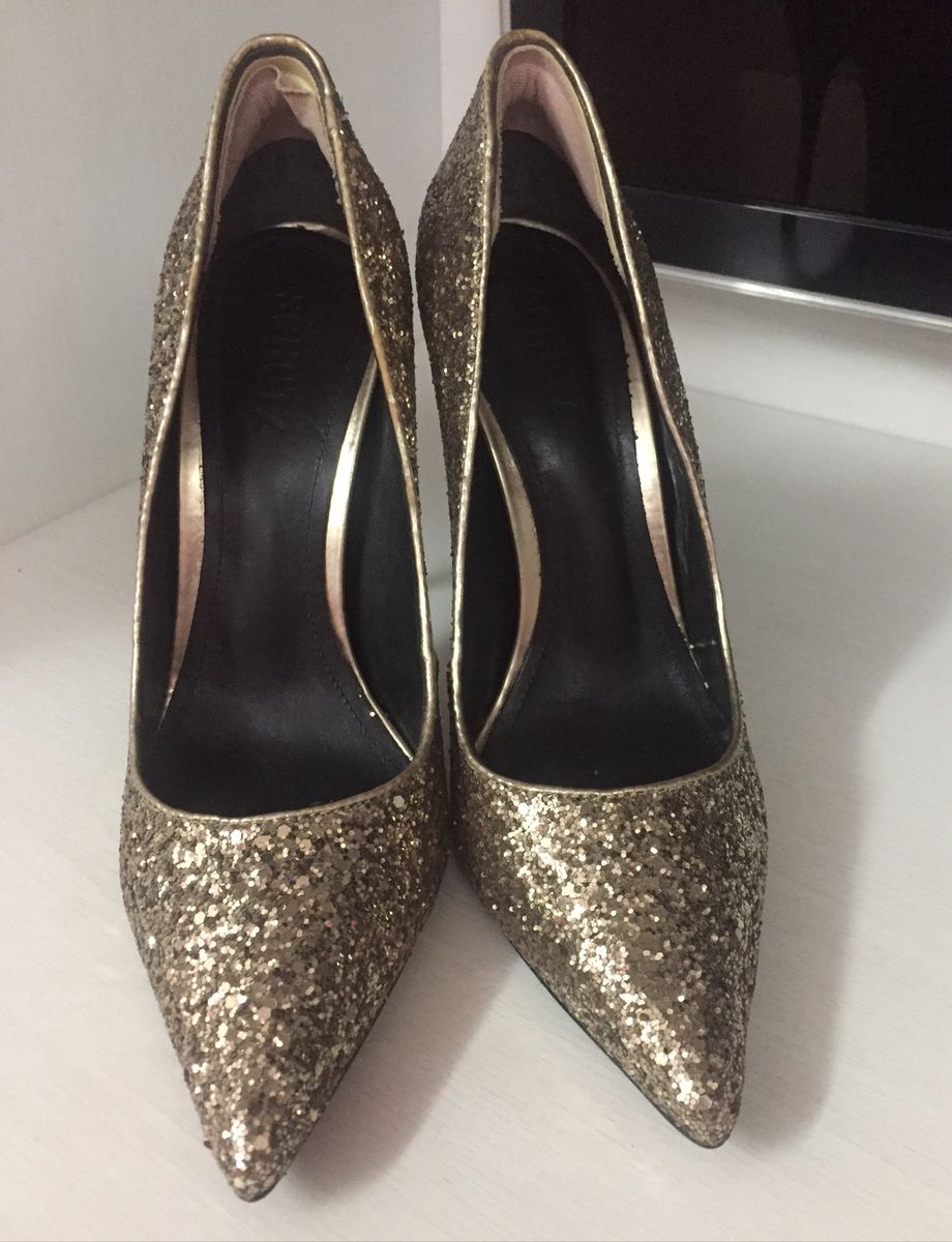 scarpin dourado com glitter