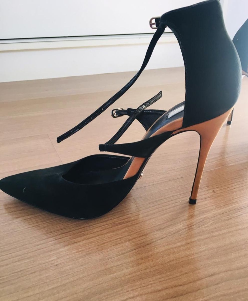scarpin schutz preto