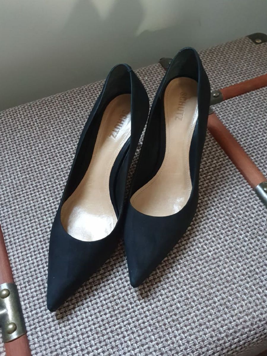 schutz scarpin preto