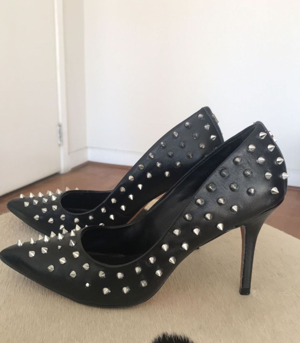 sapato com spikes santa lolla