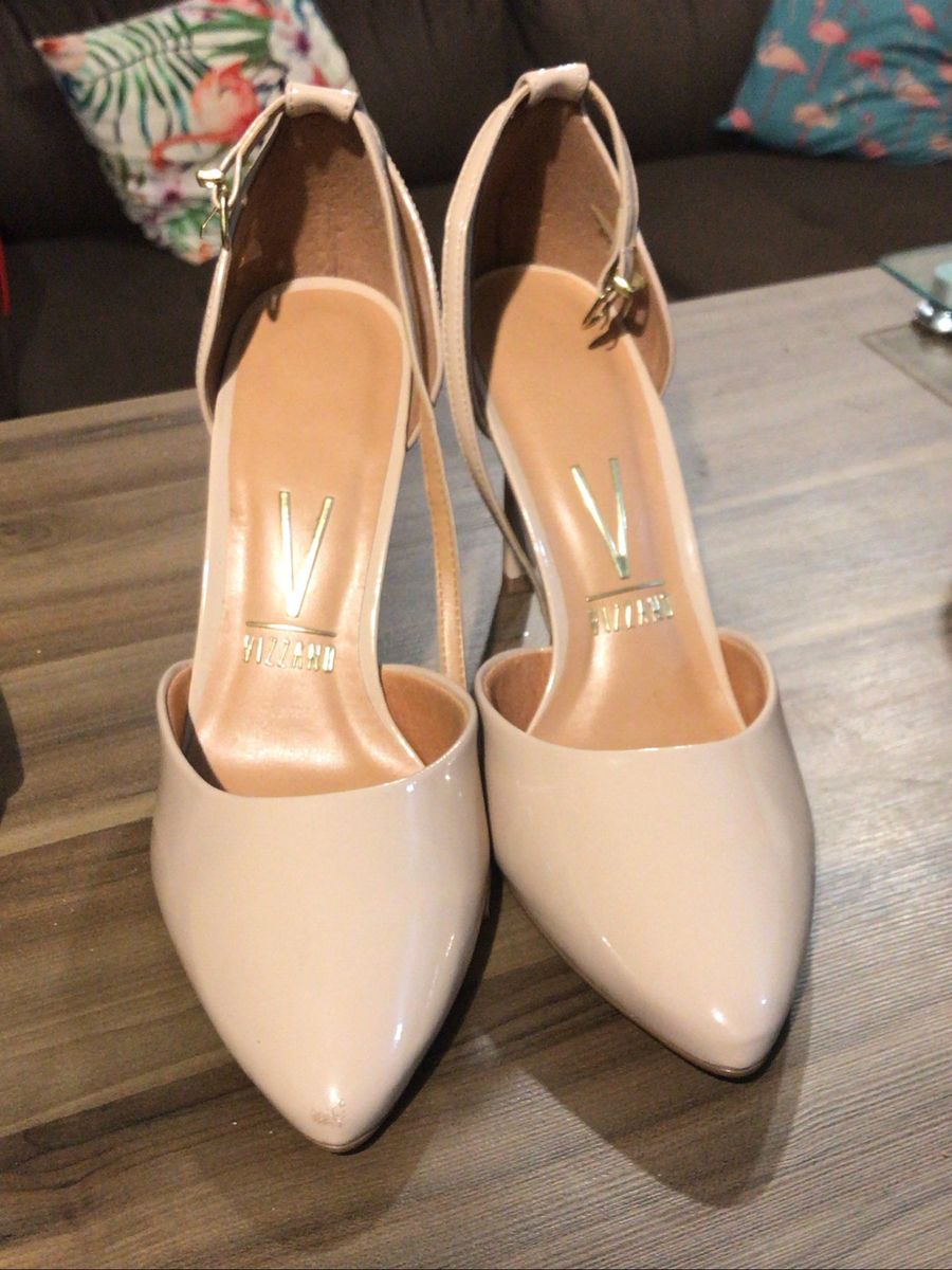 scarpin nude com tornozeleira