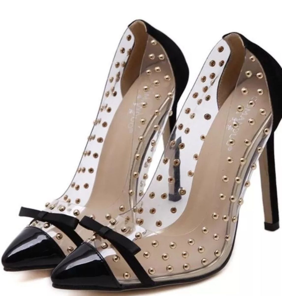 scarpin transparente com pedras