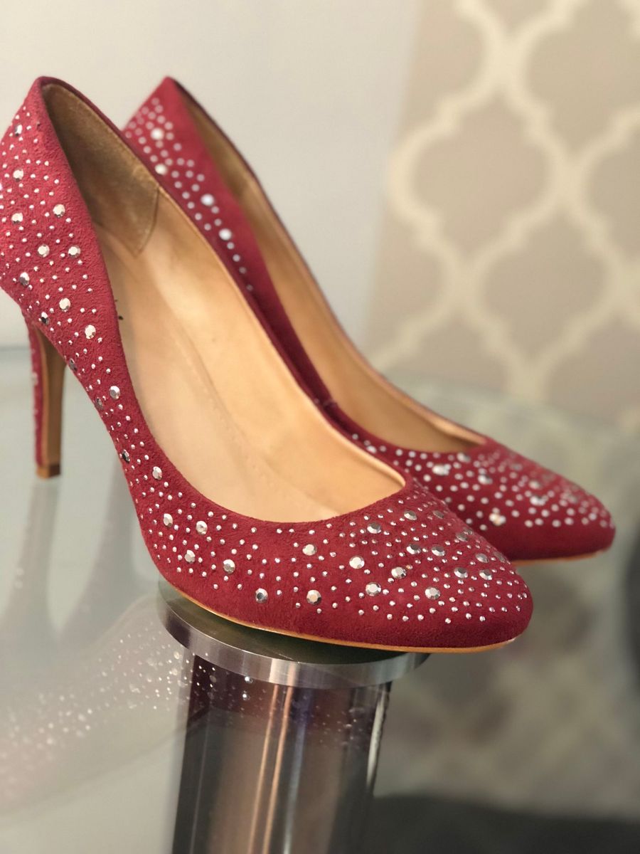 scarpin vermelho bico redondo