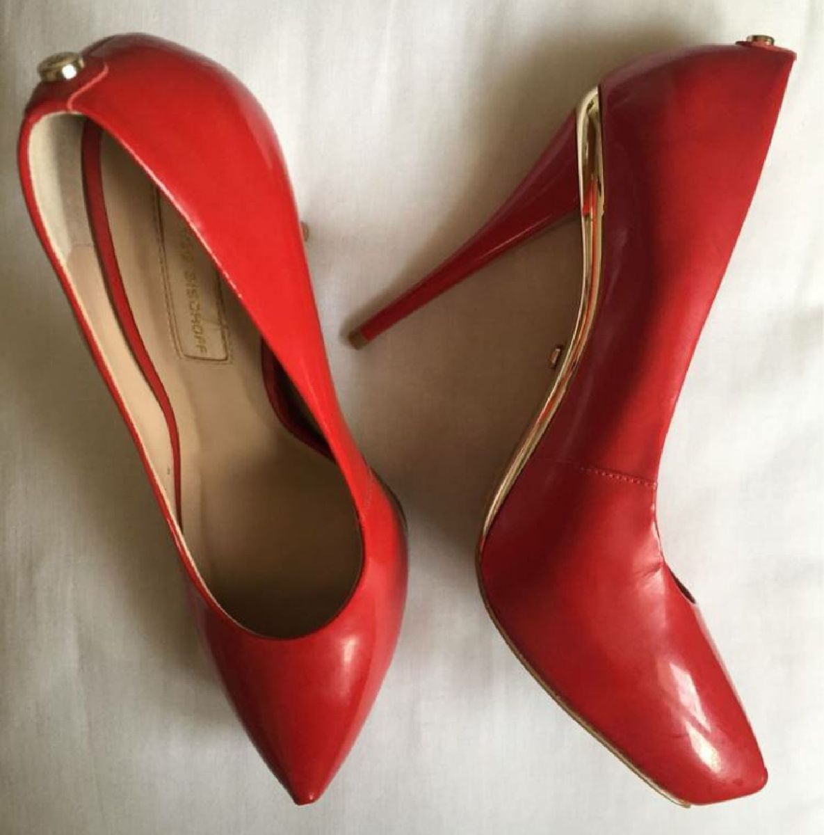 jorge bischoff scarpin vermelho