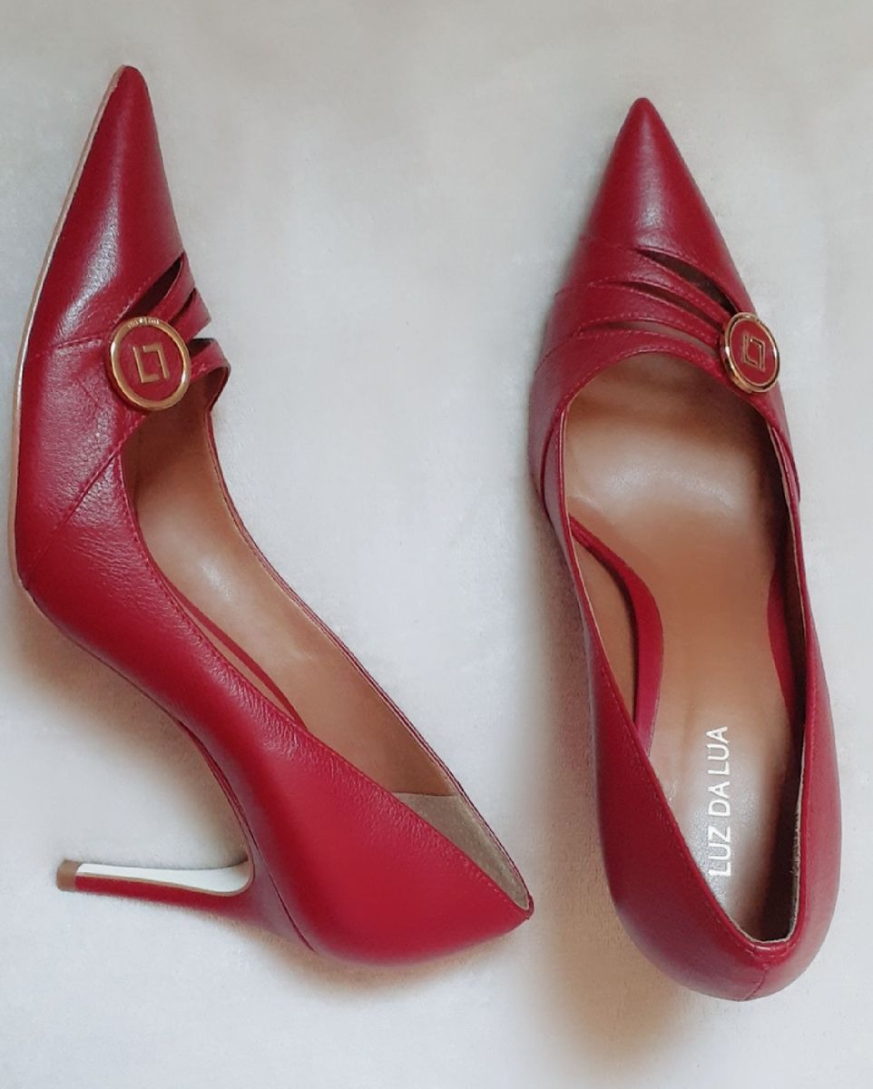 scarpin luz da lua vermelho