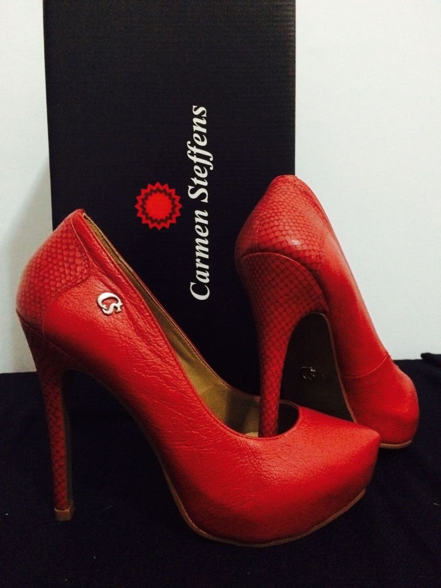 carmen steffens scarpin vermelho