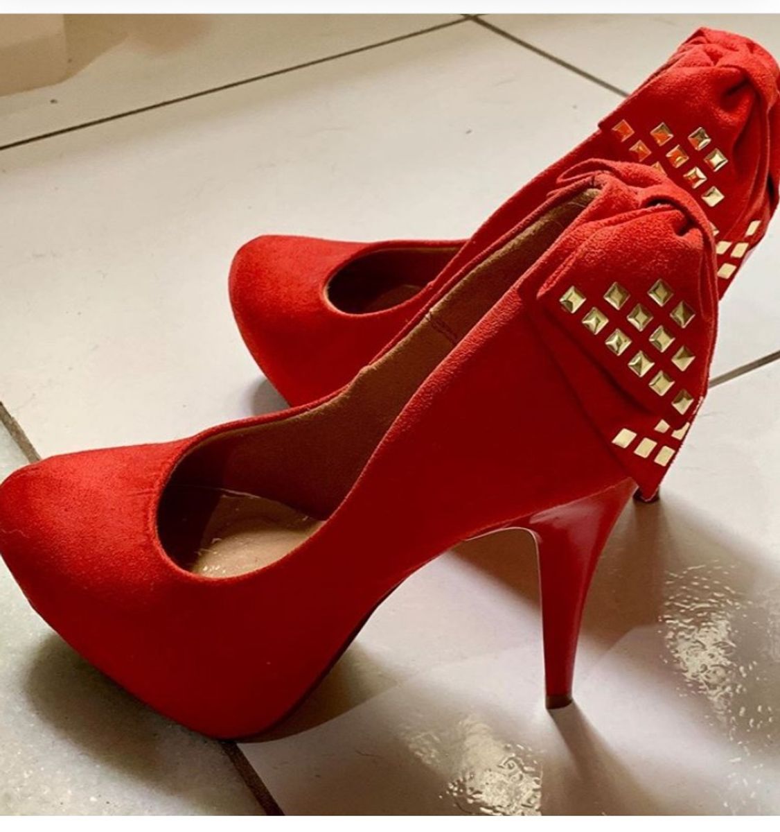 scarpin vermelho com laço