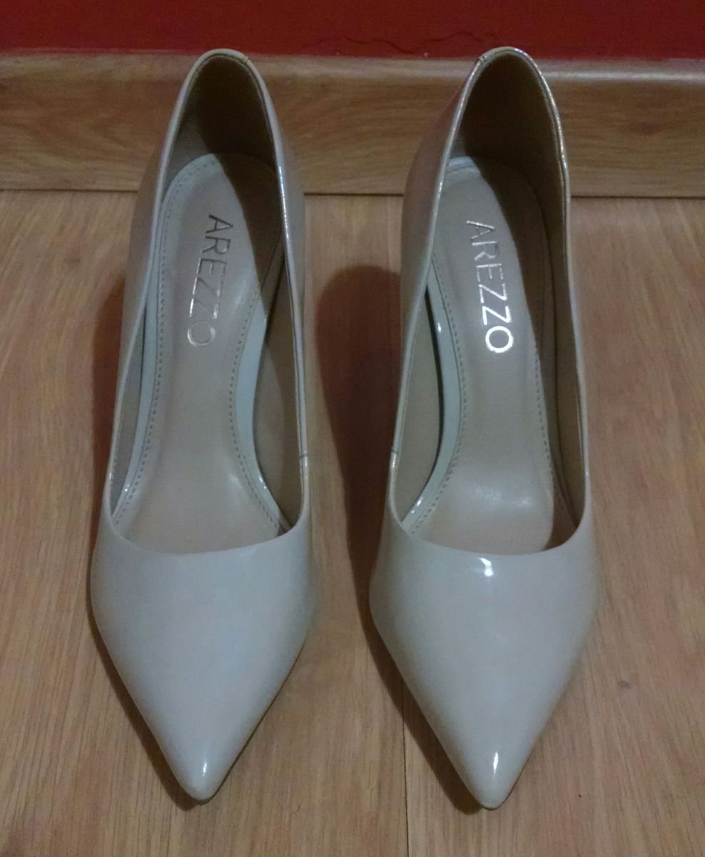 scarpin off white arezzo