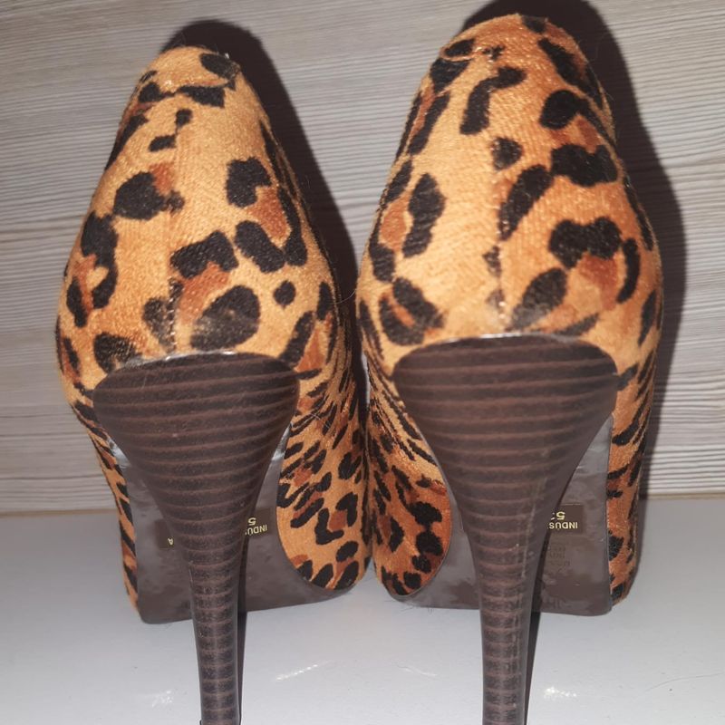 Scarpin Vizzano Animal Print On a Bico Fino Caramelo Tamanho 36
