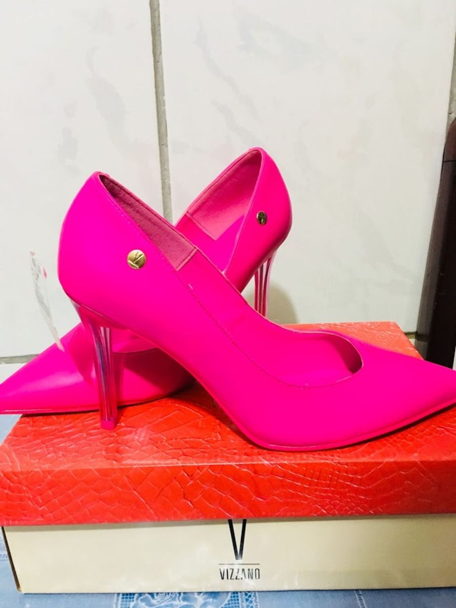 sapato rosa neon vizzano