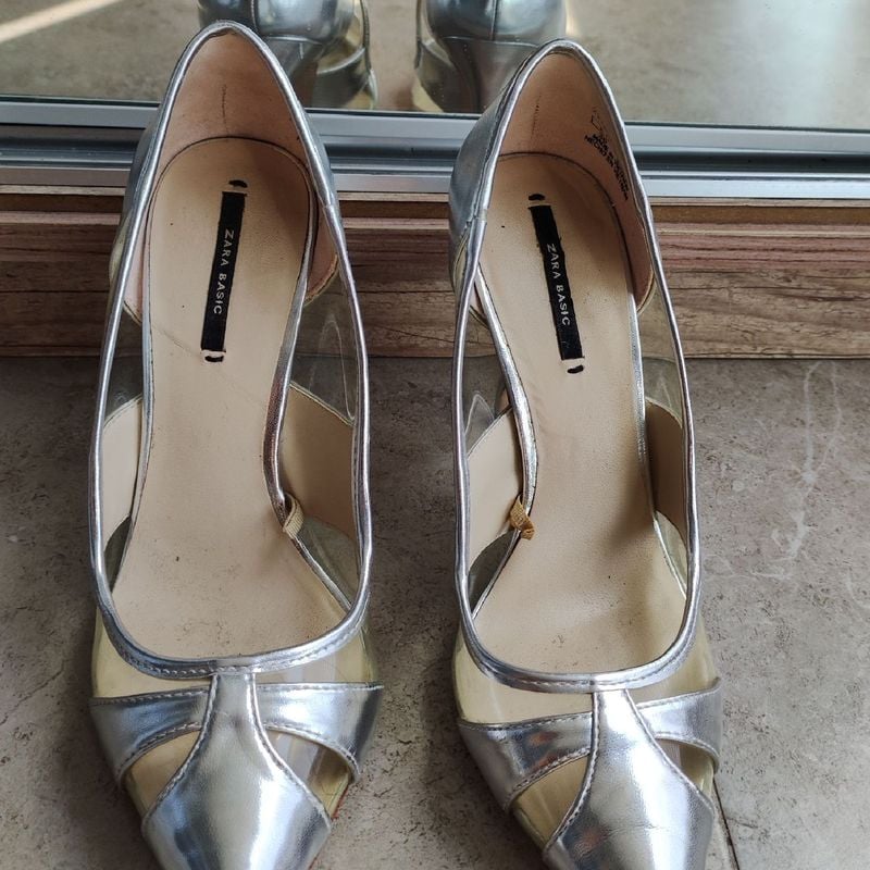 Scarpin Zara Prata Recortes em Transparente Sapato Feminino Zara Usado  73186719 enjoei