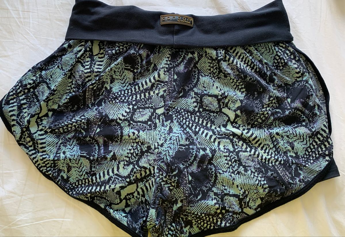 short academia duplo preto e verde estampado canoan - short canoan
