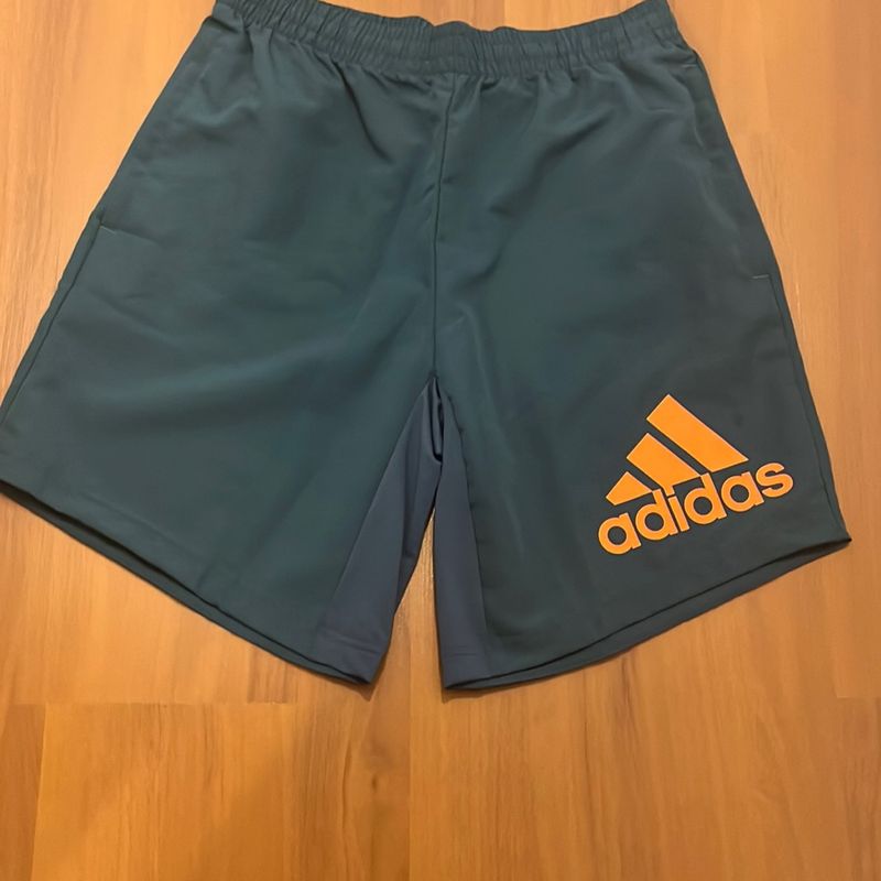 Bermuda adidas com shop ziper no bolso