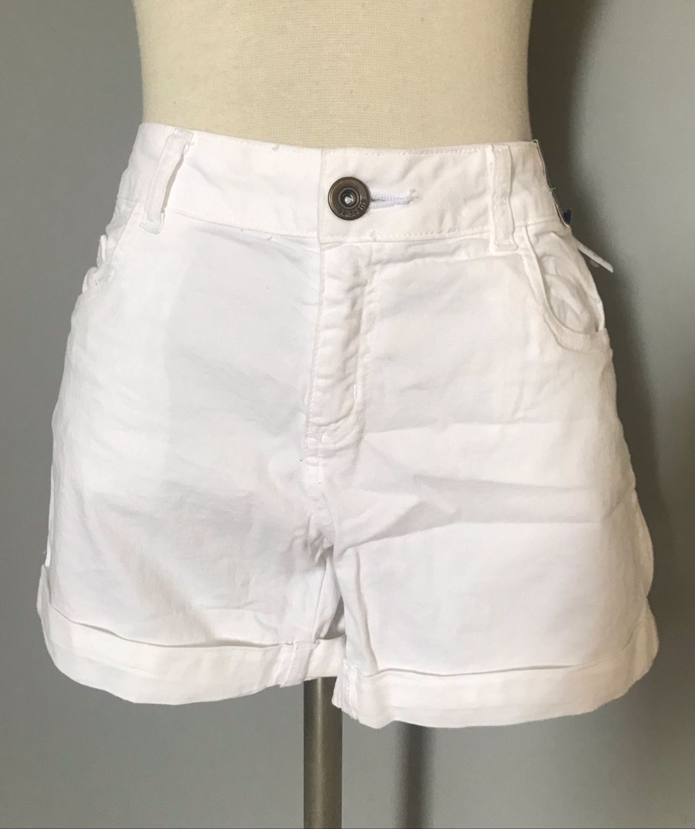 short branco de cintura alta