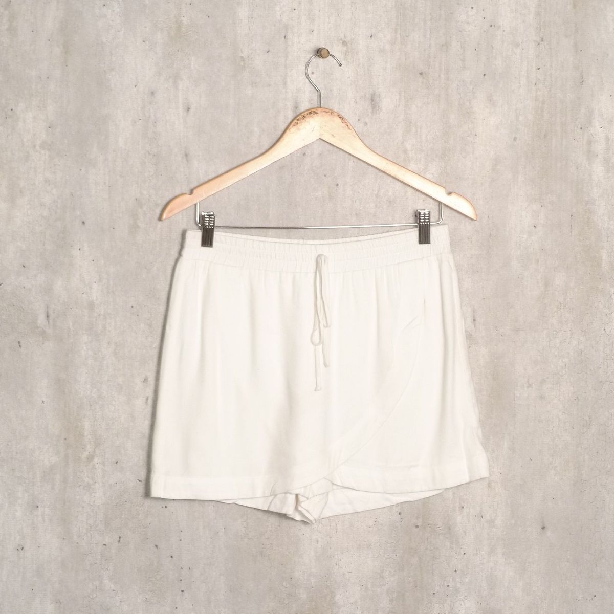 Short Branco Esquire Shorts Feminino Esquire Usado 51450271 enjoei