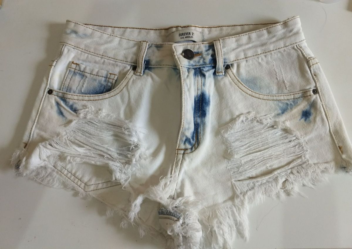 short jeans branco rasgado