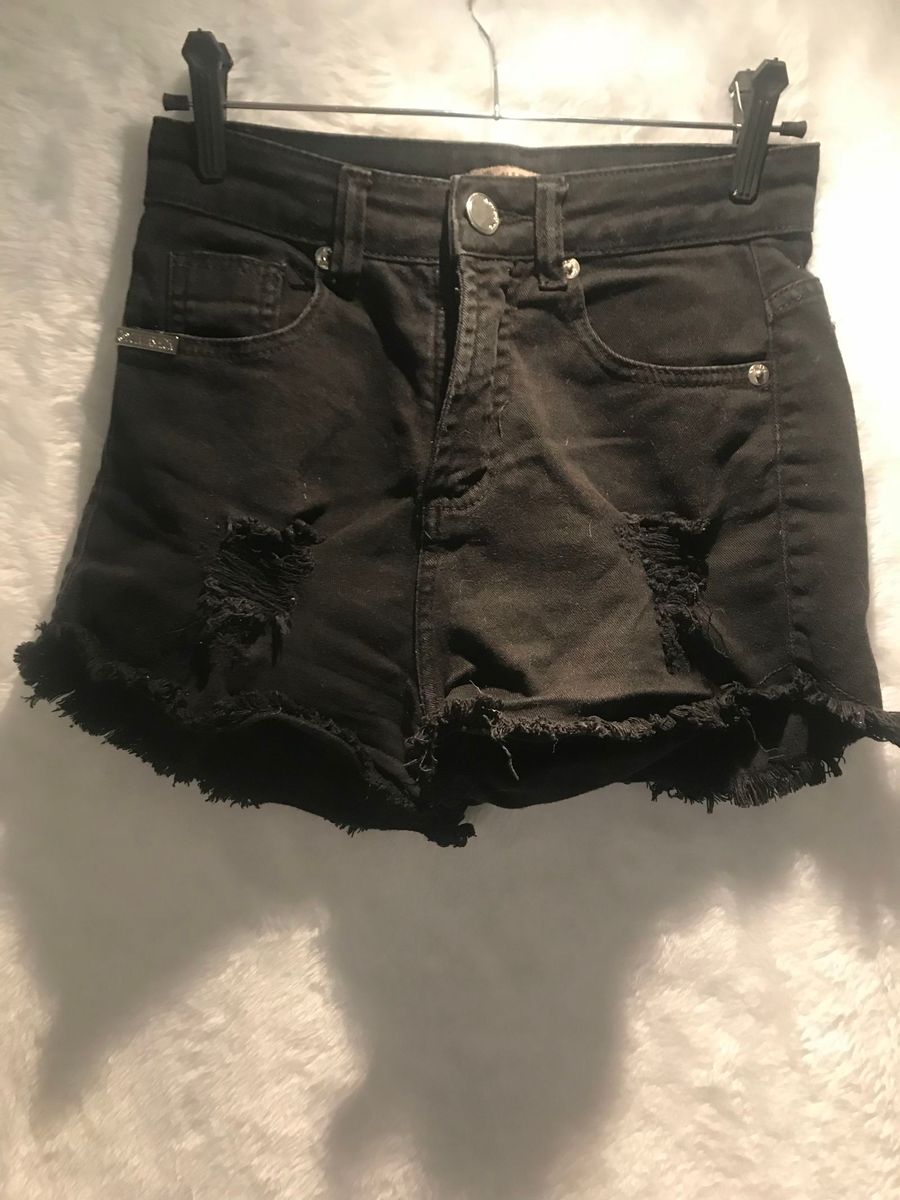 short preto rasgadinho