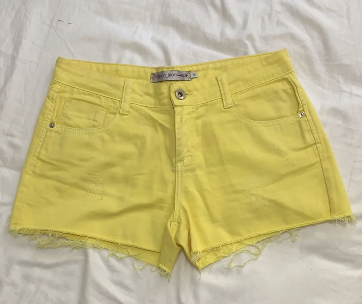 short amarelo jeans