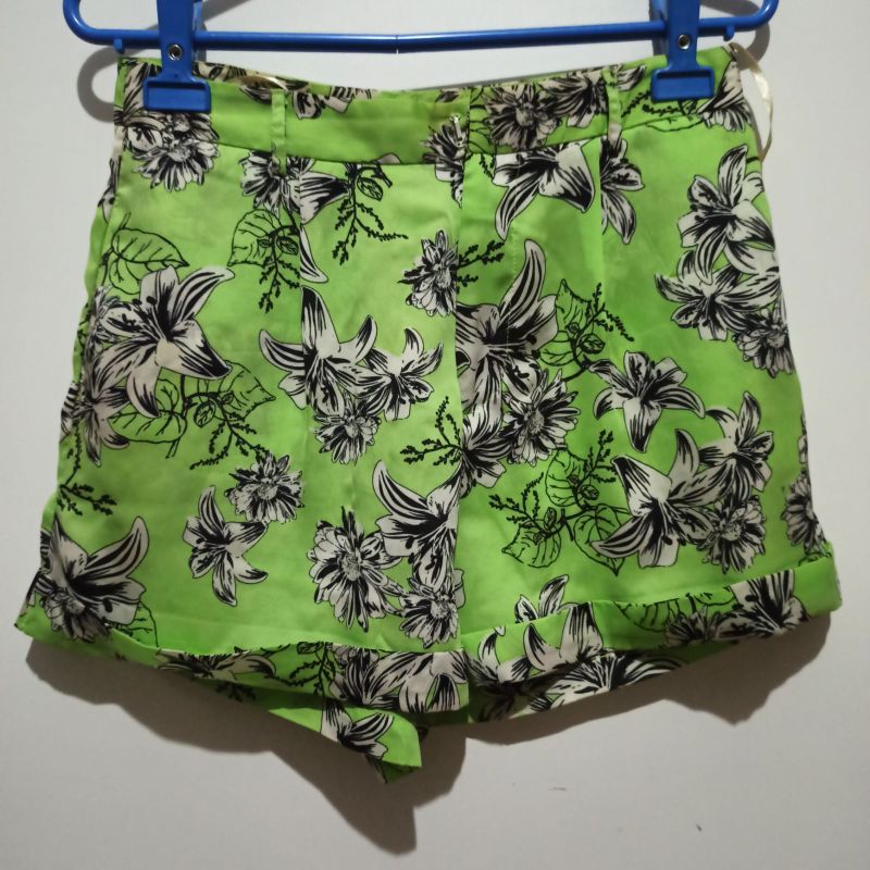 Short Feminino Estampa Floral Verde