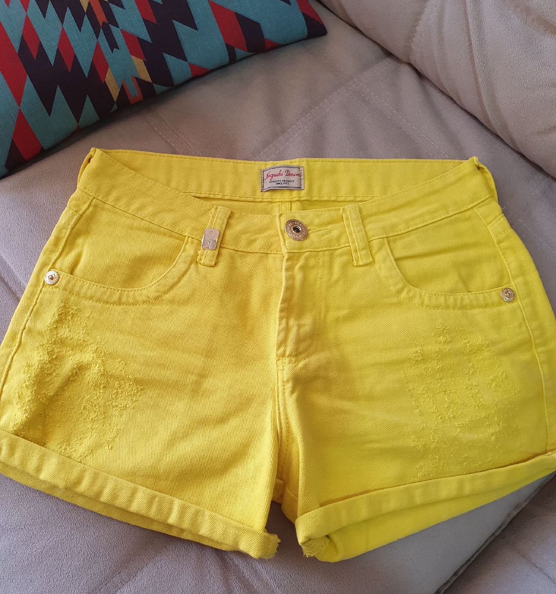 short amarelo jeans