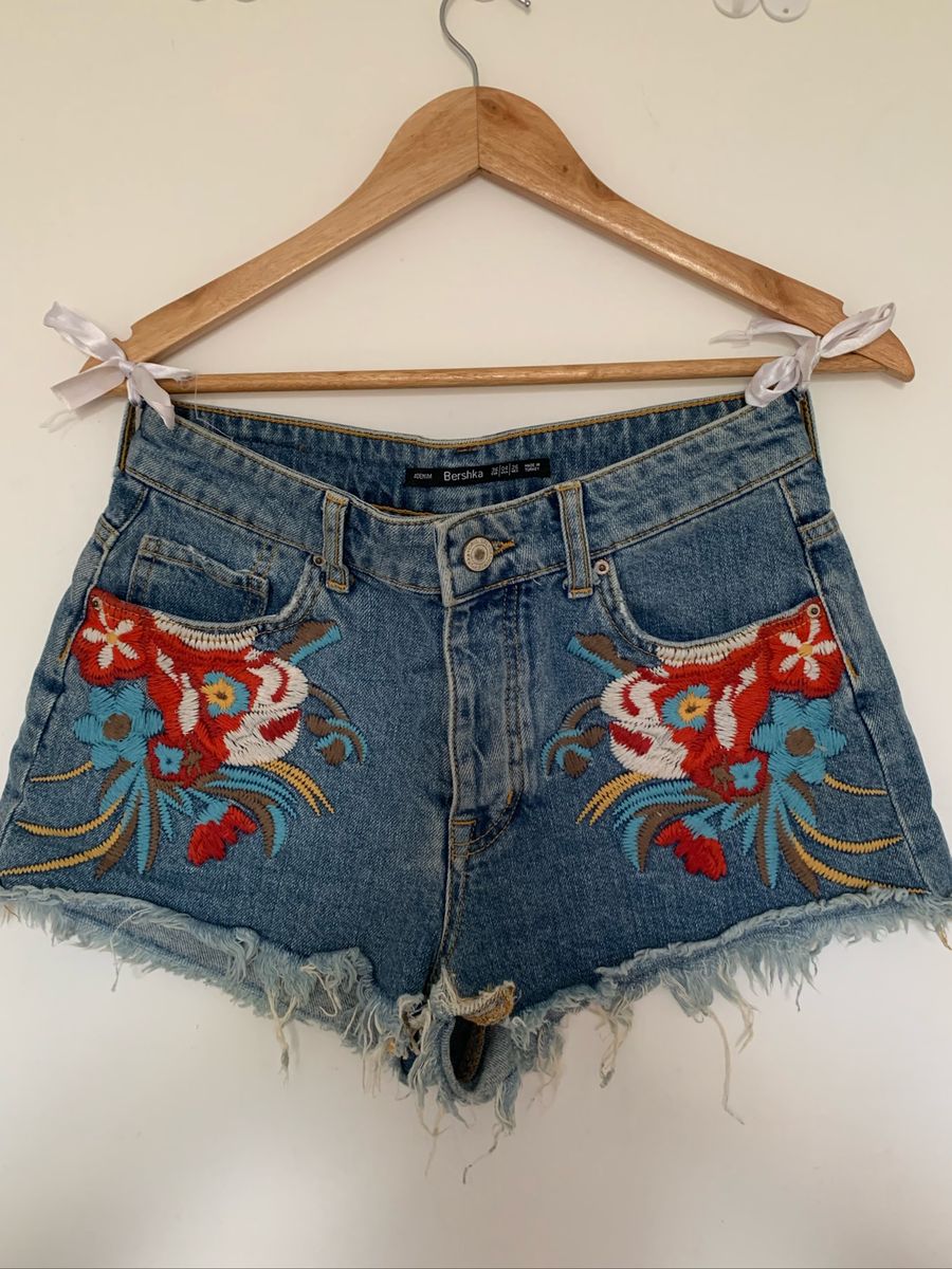 short jeans com bordado