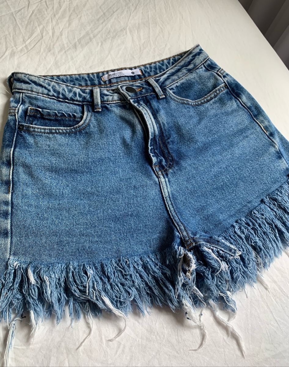 Shorts jeans best sale desfiado na barra