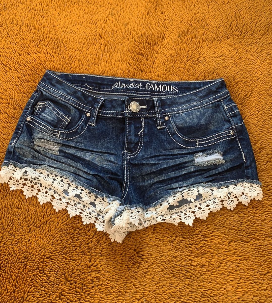 short jeans com babado