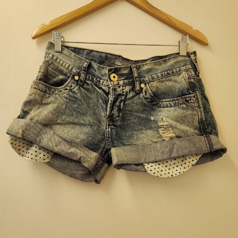 Short jeans com cheap bolso para fora