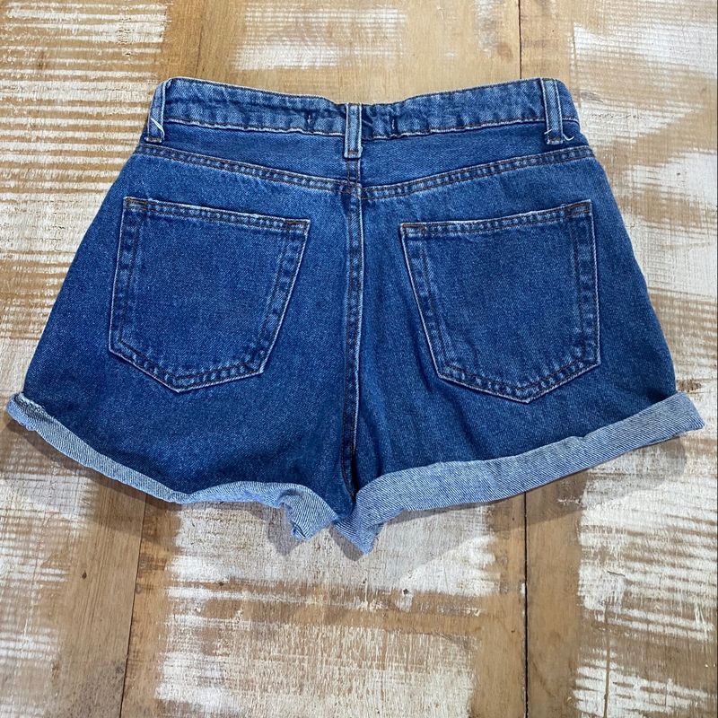 Short jeans com botoes best sale na frente