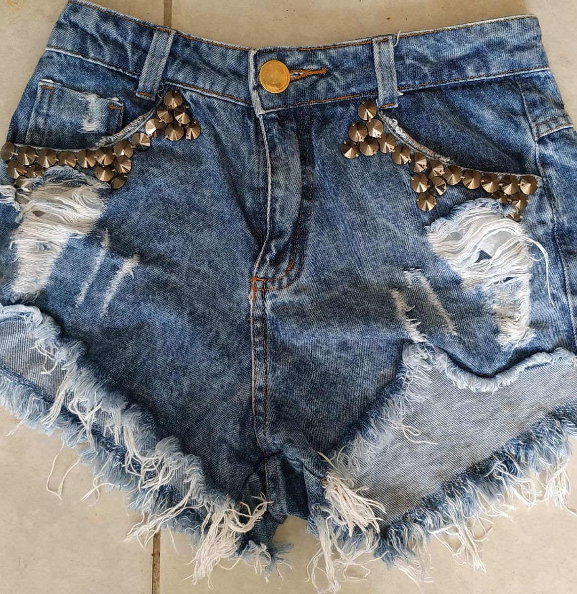 short jeans com pedras