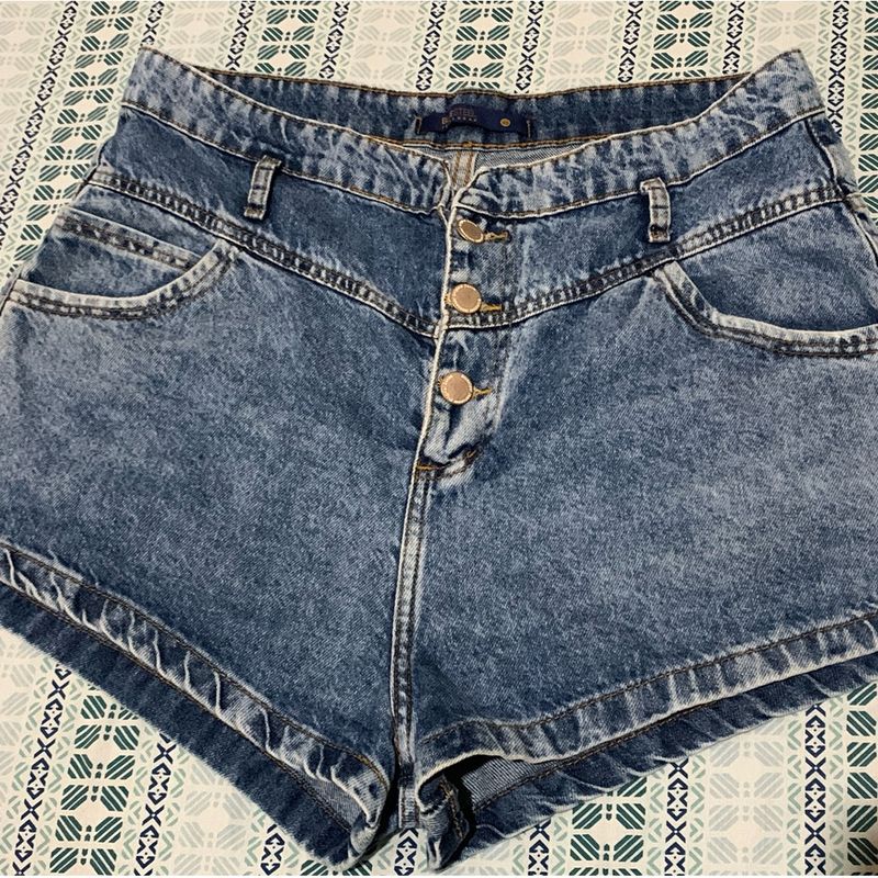 Short com varios store botoes